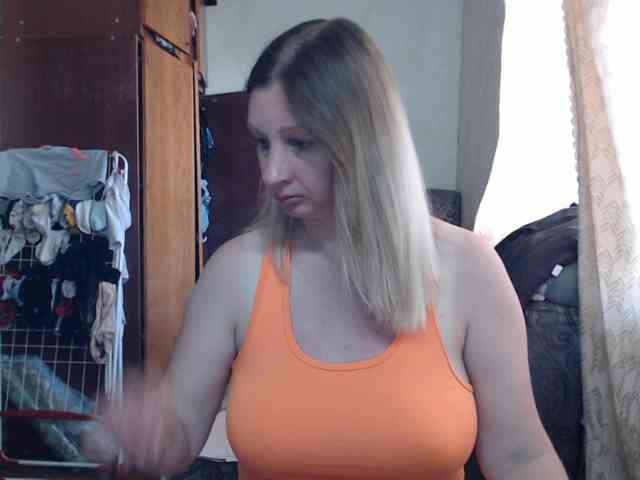 BustyBlondy webcam