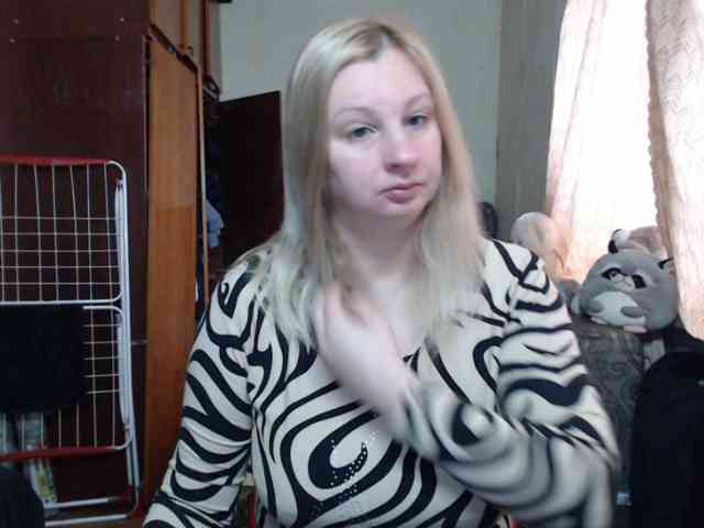 BustyBlondy webcam