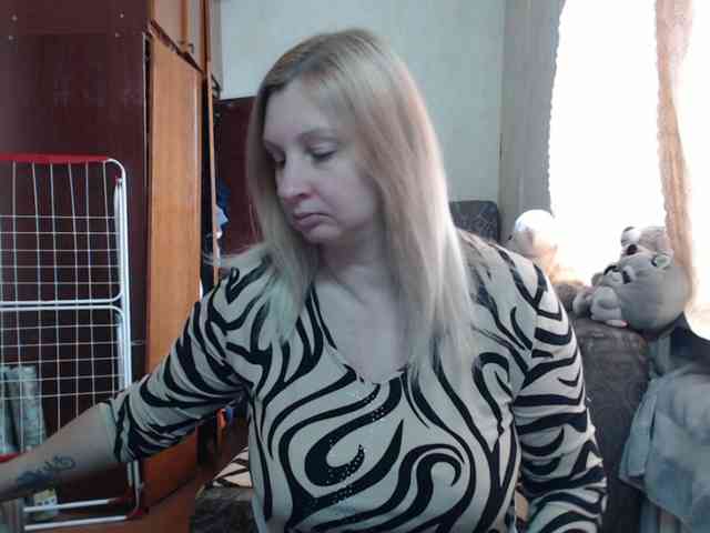 BustyBlondy webcam