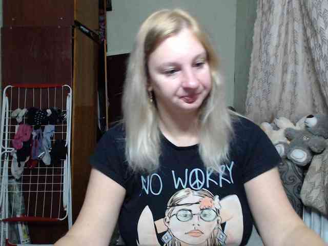 BustyBlondy webcam