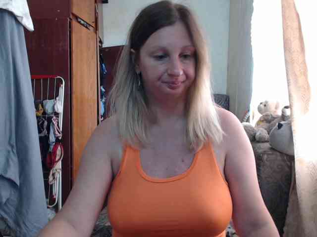 BustyBlondy webcam