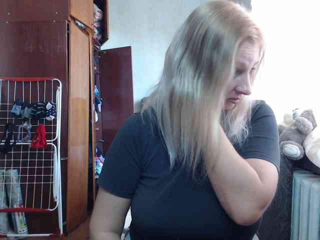 BustyBlondy webcam