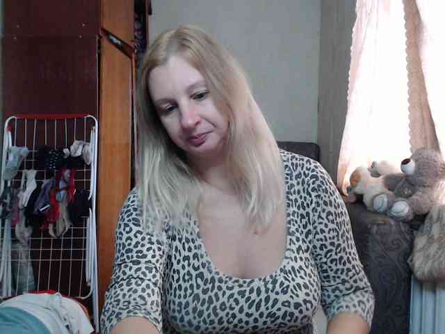 BustyBlondy webcam