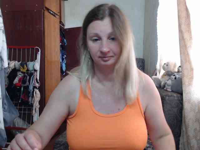 BustyBlondy webcam