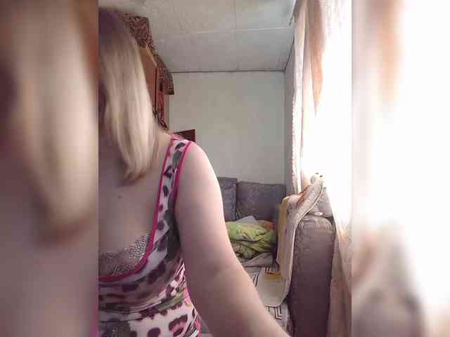 BustyBlondy webcam
