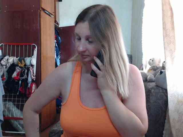 BustyBlondy webcam