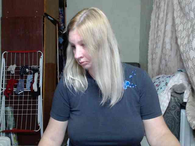 BustyBlondy webcam