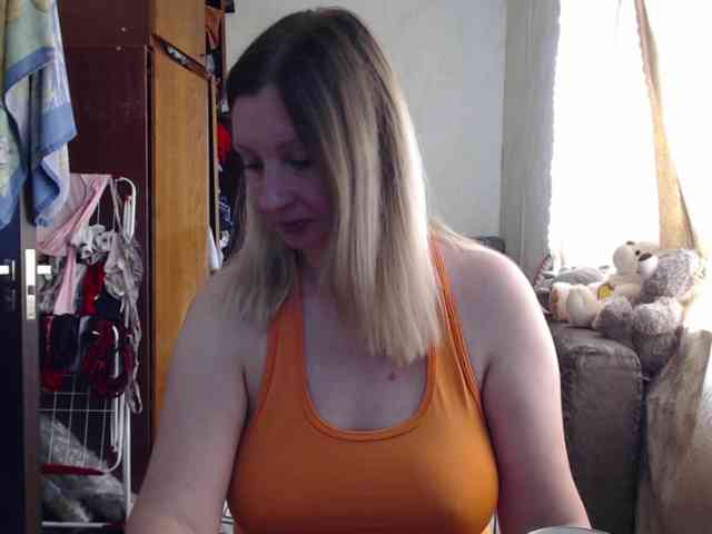 BustyBlondy webcam