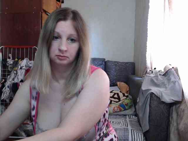 BustyBlondy webcam