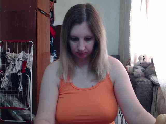 BustyBlondy webcam