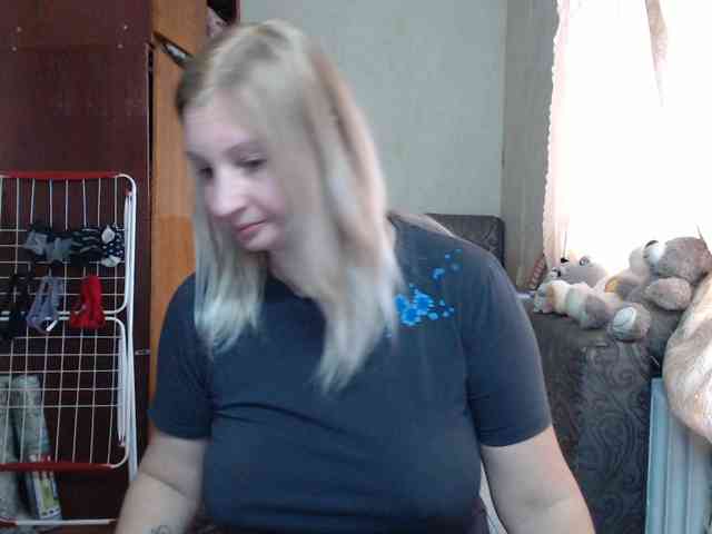 BustyBlondy webcam