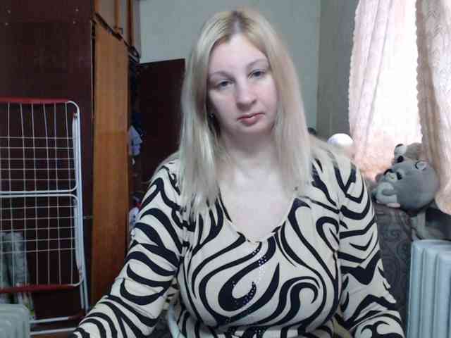 BustyBlondy webcam