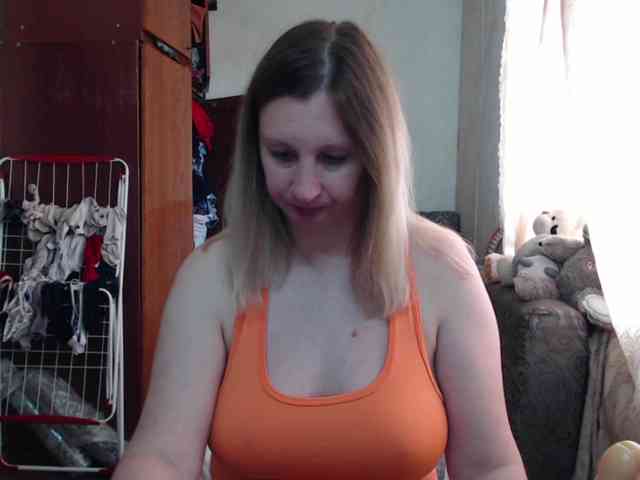 BustyBlondy webcam