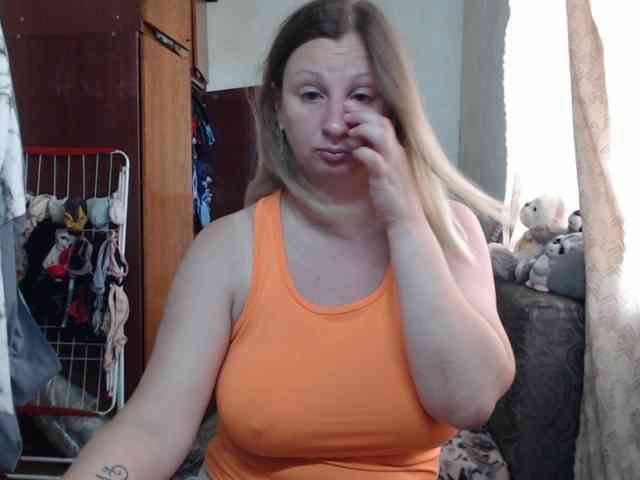 BustyBlondy webcam