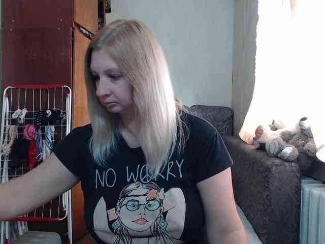BustyBlondy webcam