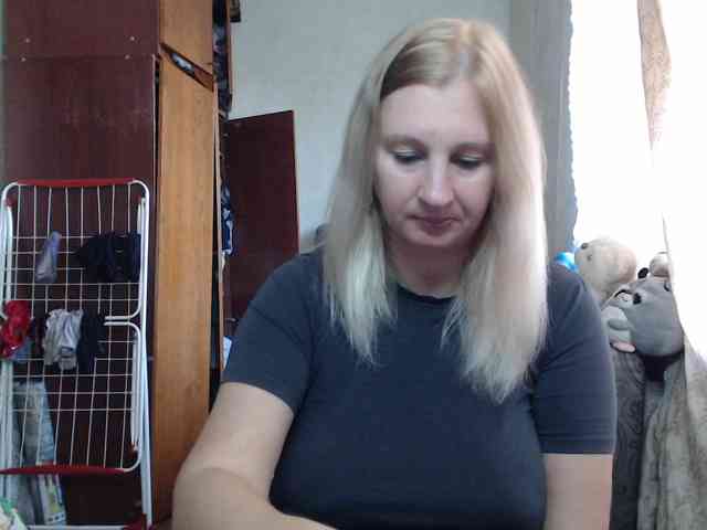 BustyBlondy