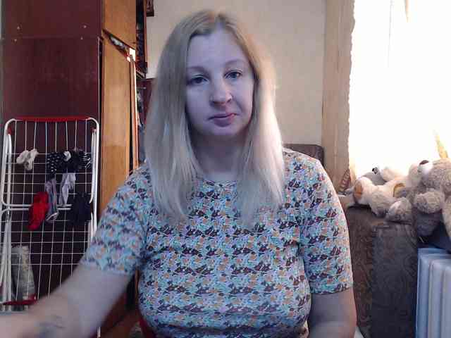 BustyBlondy webcam