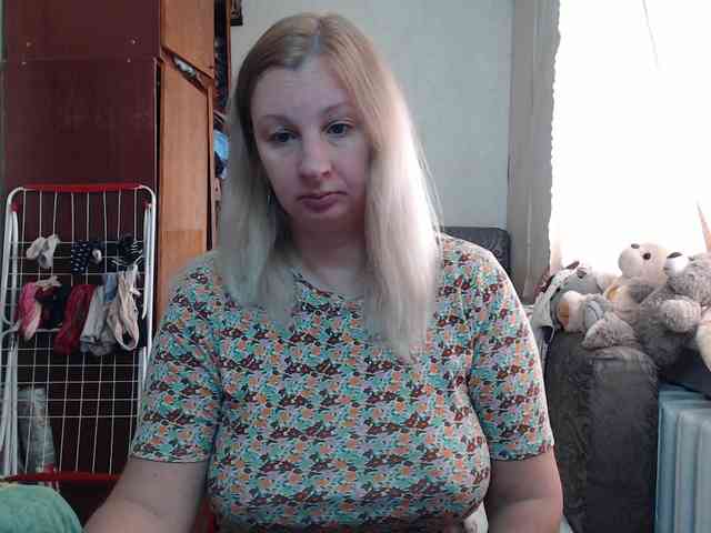 BustyBlondy webcam