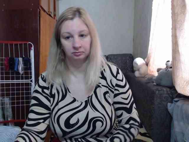 BustyBlondy webcam