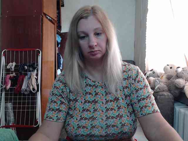 BustyBlondy webcam