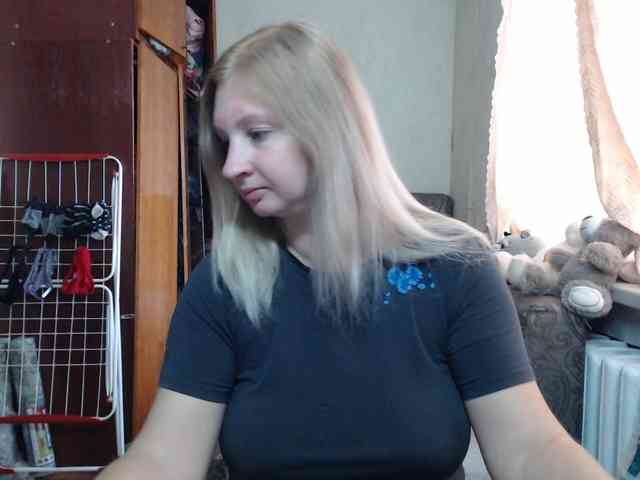 BustyBlondy webcam