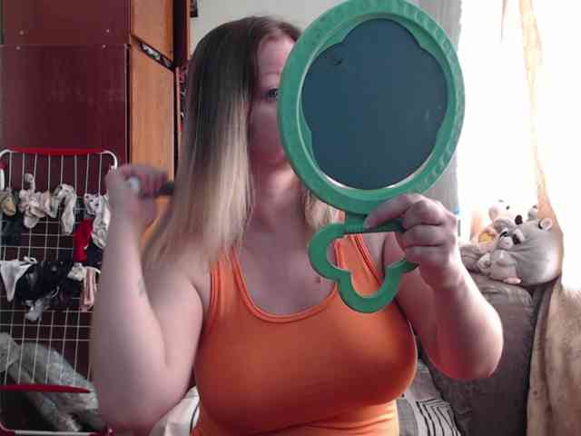 BustyBlondy webcam