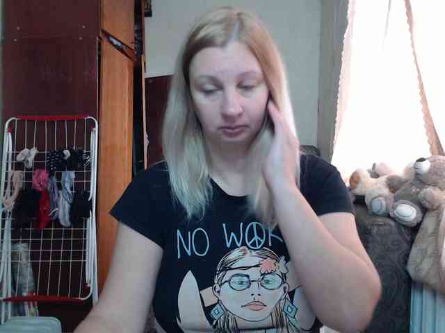 BustyBlondy webcam