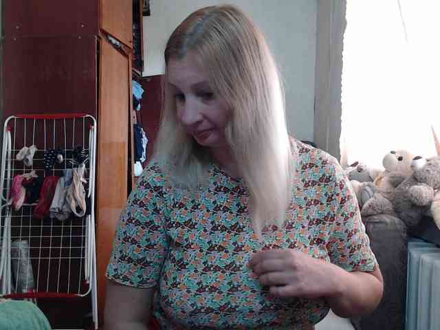 BustyBlondy webcam