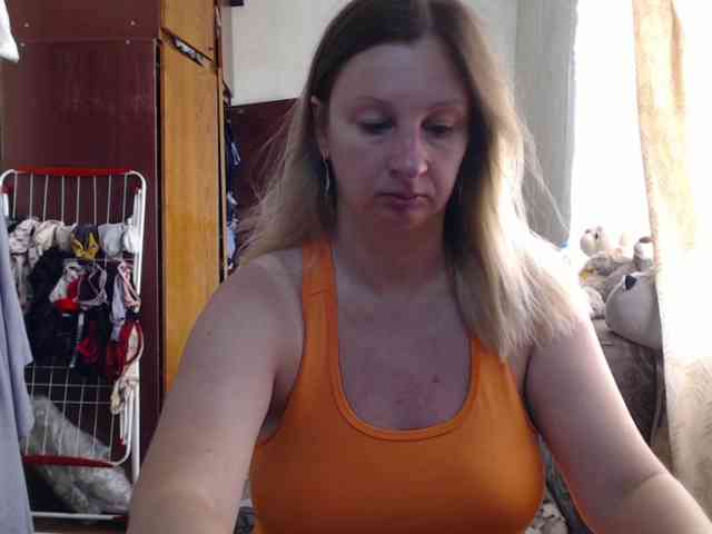 BustyBlondy webcam