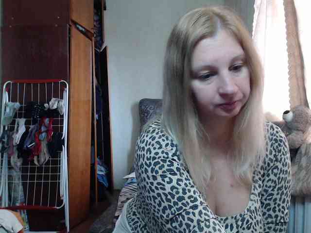 BustyBlondy webcam