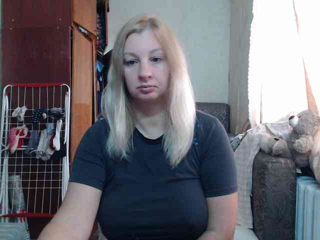 BustyBlondy webcam