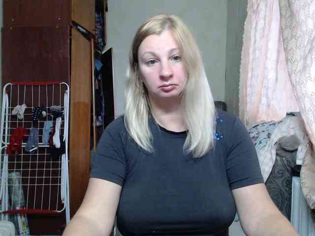 BustyBlondy webcam