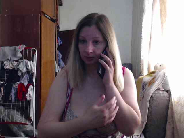 BustyBlondy webcam