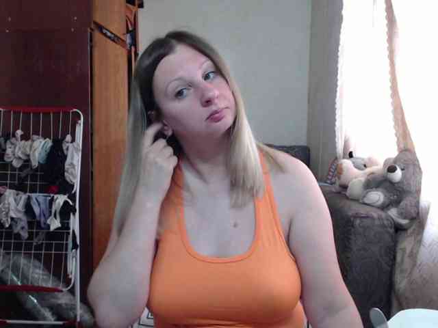 BustyBlondy webcam