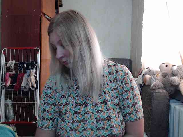 BustyBlondy webcam