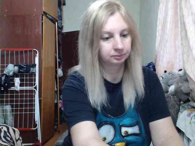 BustyBlondy webcam