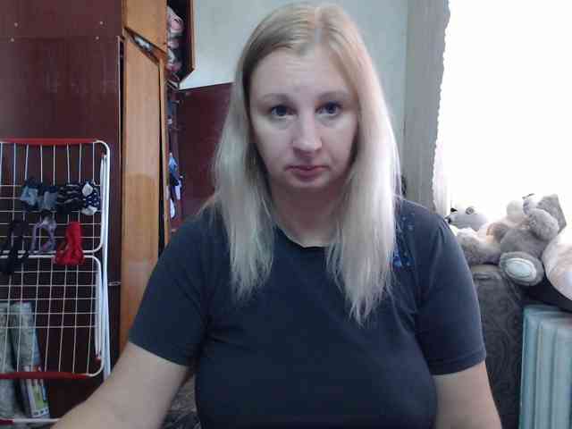 BustyBlondy webcam