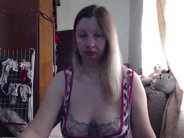 BustyBlondy webcam