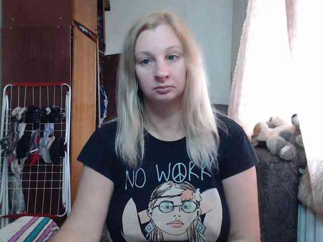 BustyBlondy webcam