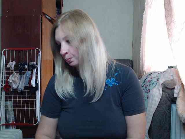 BustyBlondy webcam