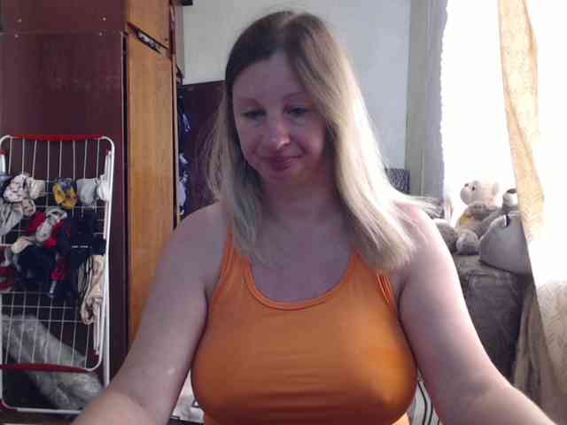 BustyBlondy webcam