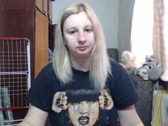BustyBlondy webcam