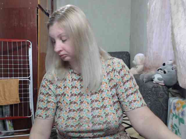BustyBlondy webcam