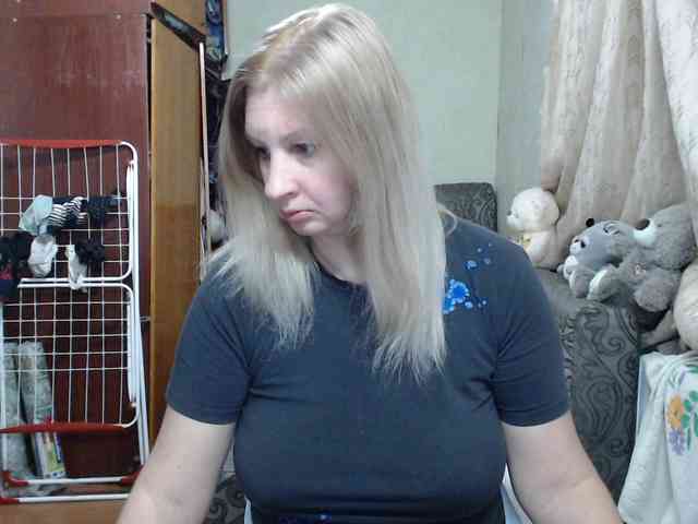 BustyBlondy webcam