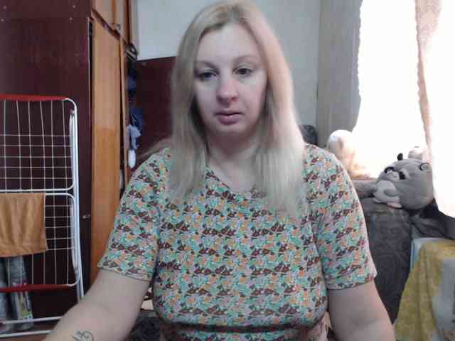 BustyBlondy webcam