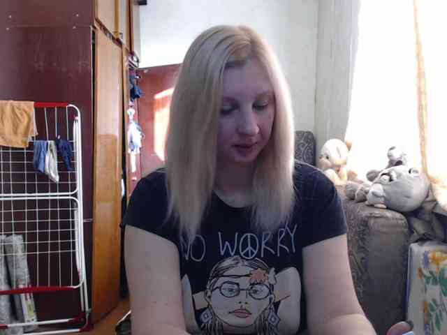 BustyBlondy webcam