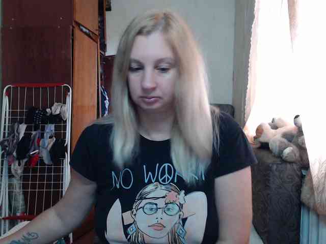 BustyBlondy webcam
