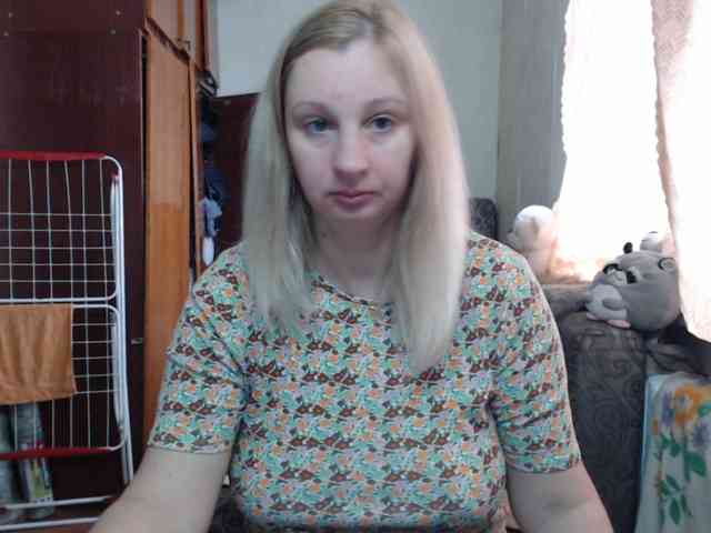 BustyBlondy webcam