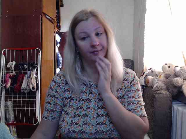 BustyBlondy webcam