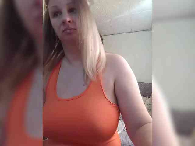 BustyBlondy webcam